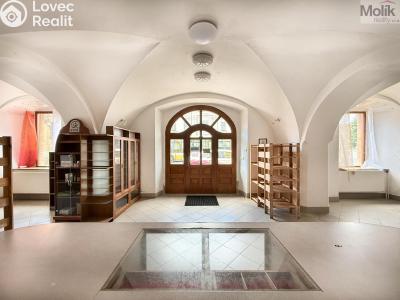 Rent commercial space Osek, náměstí Klášterní č. 2
