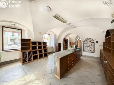 Rent commercial space Osek, náměstí Klášterní č. 6