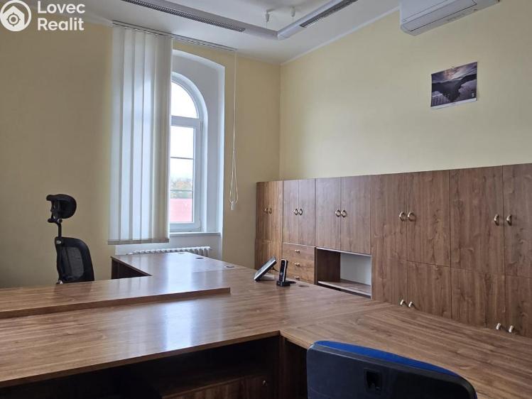 Rent commercial space Bílina, Náměstí 4/2 č. 9