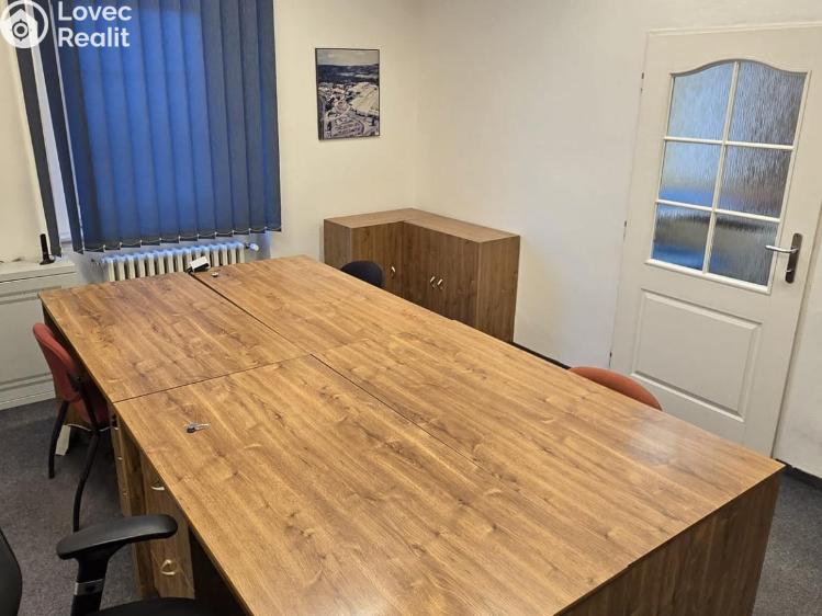 Rent commercial space Bílina, Náměstí 4/2 č. 12