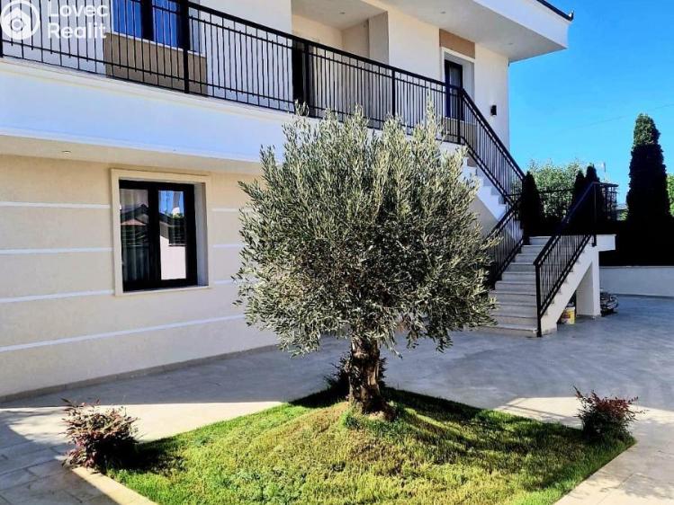 Sale villa Spille č. 1