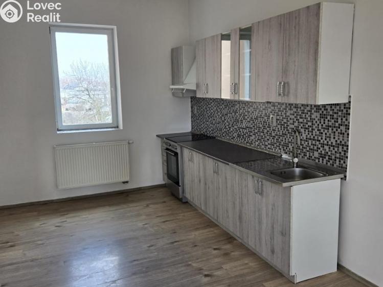 Rent apartment 3+1 Lom, nám. Republiky č. 2