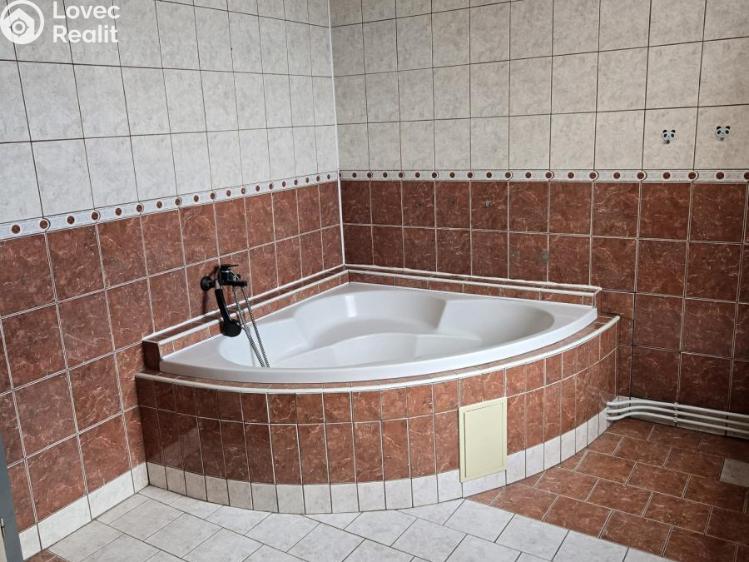 Rent apartment 3+1 Lom, nám. Republiky č. 3