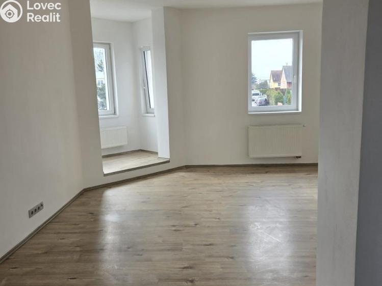 Rent apartment 3+1 Lom, nám. Republiky č. 5