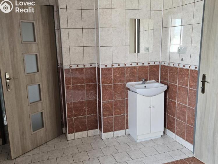 Rent apartment 3+1 Lom, nám. Republiky č. 11