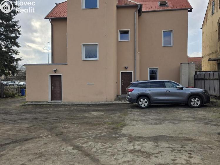 Rent apartment 3+1 Lom, nám. Republiky č. 21