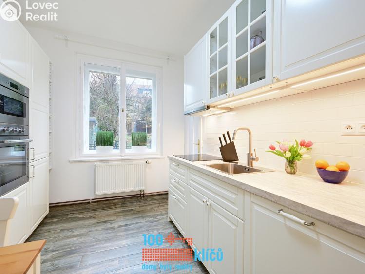 Sale apartment 2+1 Praha, Podhorská č. 8