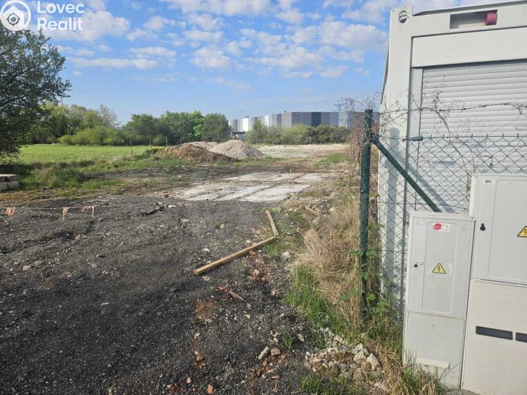 Prodej komerčního pozemku Úsilné č. 11