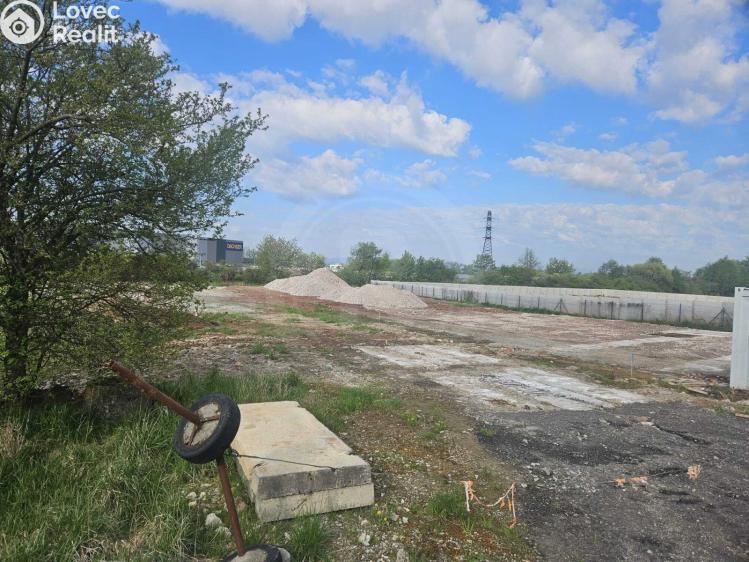 Prodej komerčního pozemku Úsilné č. 12