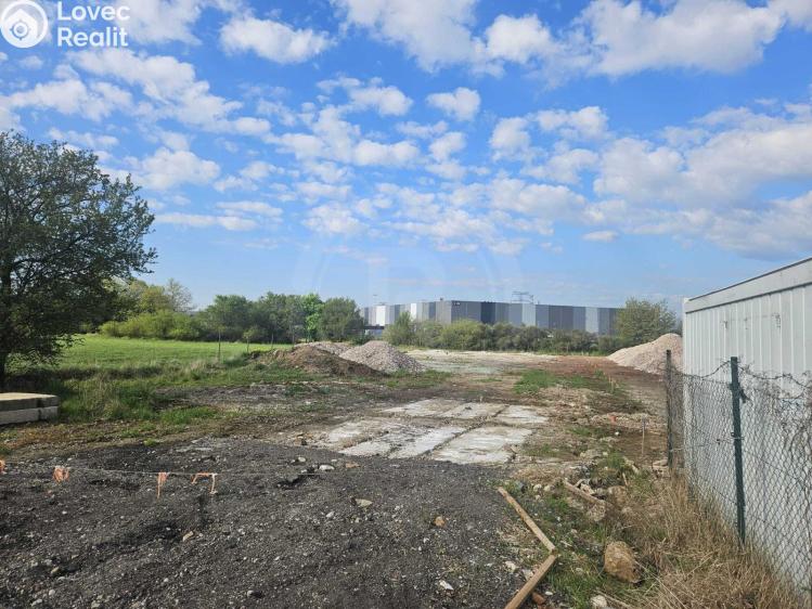 Prodej komerčního pozemku Úsilné č. 13