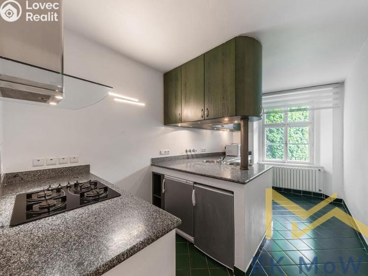 Pronájem bytu 4+1 Praha, Vlašská 361/5 č. 1