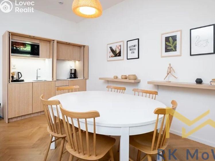 Pronájem bytu 2+KK Praha, Rošických 604/6 č. 3