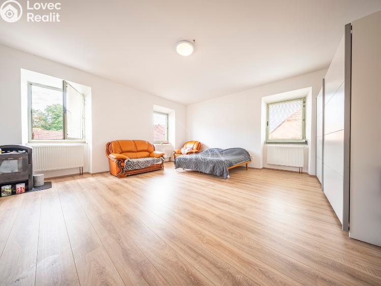 Prodej činžovního domu Všemyslice č. 12