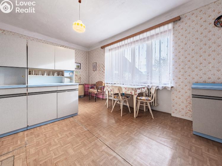 Sale farm Hlasivo č. 6