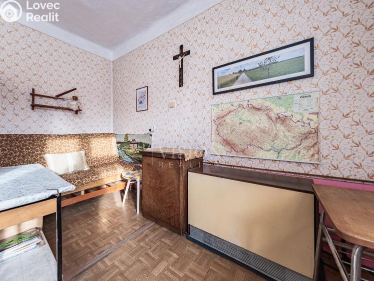 Sale farm Hlasivo č. 8