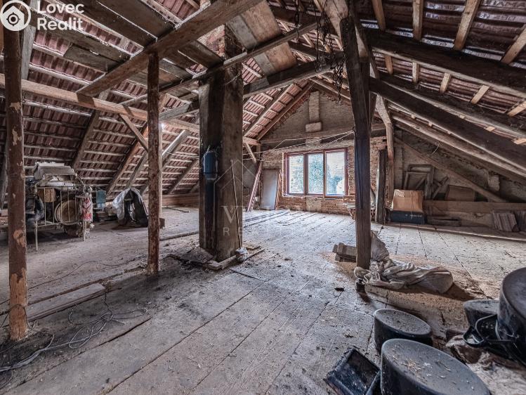 Sale farm Hlasivo č. 32