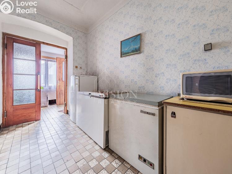 Sale farm Hlasivo č. 37