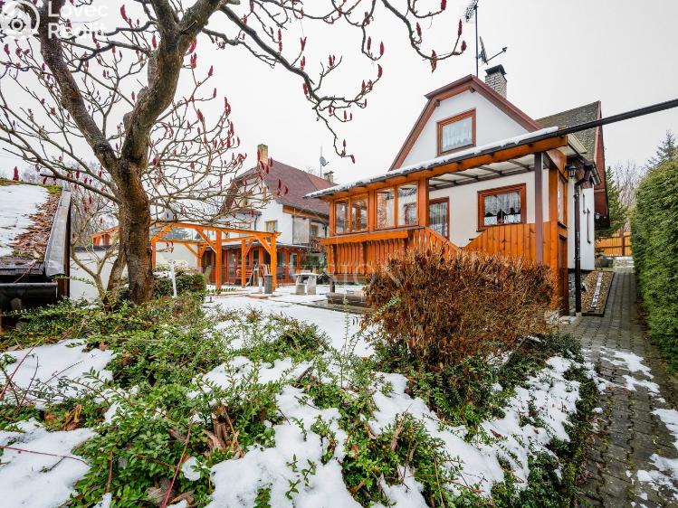 Продажа семейного дома Černovice, Husovy sady č. 1