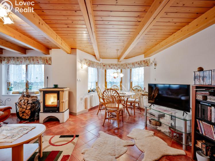 Продажа семейного дома Černovice, Husovy sady č. 5