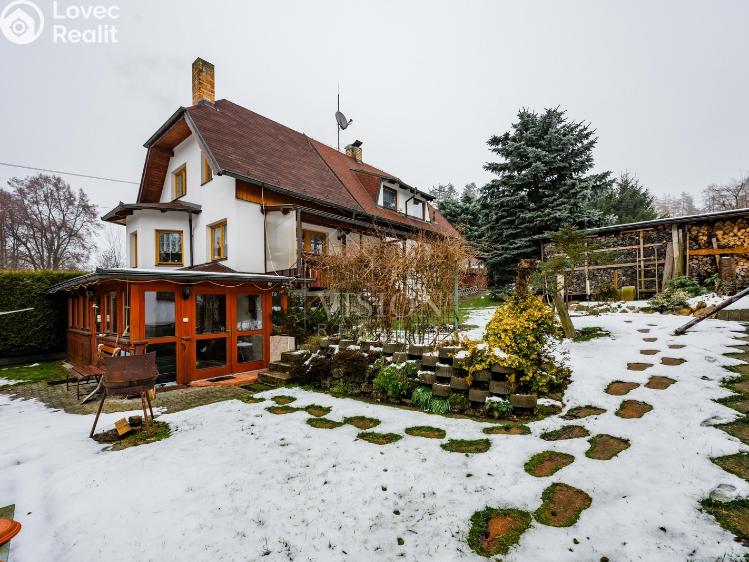 Продажа семейного дома Černovice, Husovy sady č. 19