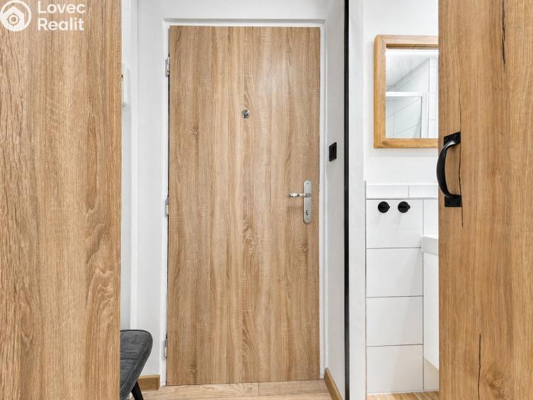 Pronájem bytu 1+KK Chomutov, Seifertova č. 21