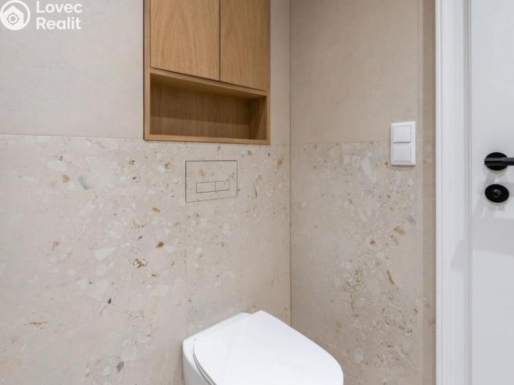 Prodej bytu 2+KK Praha, Jeseniova 1692/93 č. 7