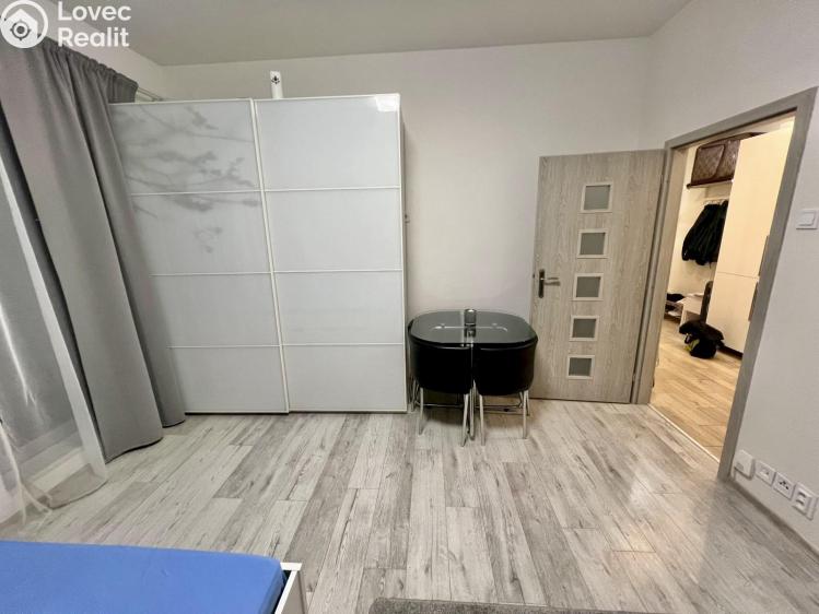 Pronájem bytu 1+KK Praha č. 4