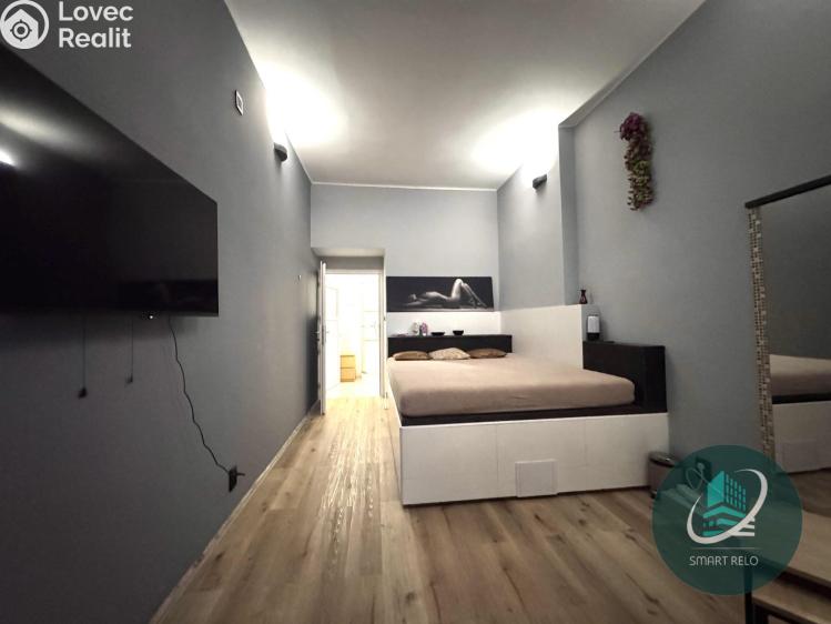 Pronájem obchodního prostoru Praha, Na žertvách č. 14