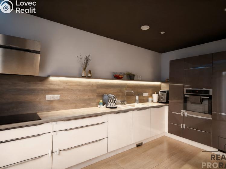 Prodej rodinného domu Jesenice, Hlavní č. 4