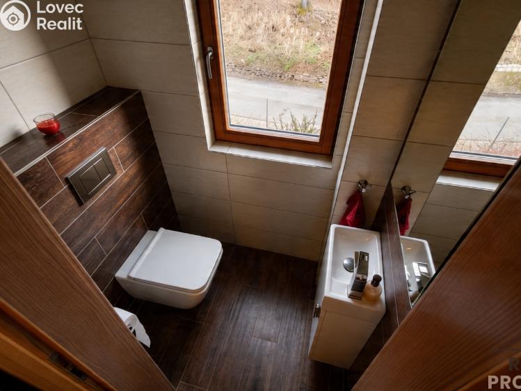 Prodej rodinného domu Jesenice, Hlavní č. 8