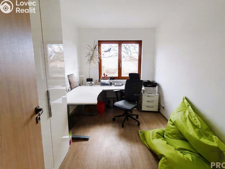 Prodej rodinného domu Jesenice, Hlavní č. 12