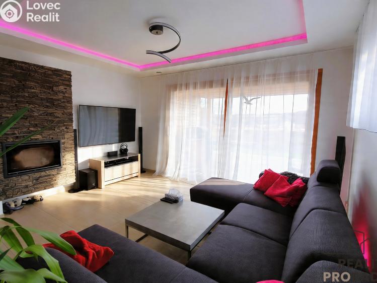 Продажа семейного дома Jesenice, Hlavní č. 5