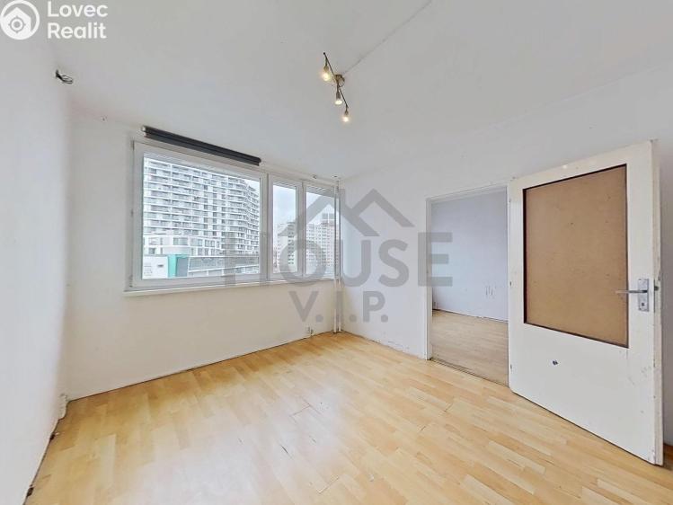 Prodej bytu 3+1 Praha, U jezera č. 6