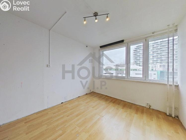 Prodej bytu 3+1 Praha, U jezera č. 10