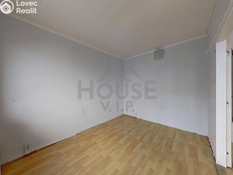 Prodej bytu 3+1 Praha, U jezera č. 11