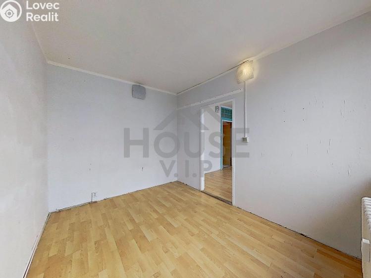 Prodej bytu 3+1 Praha, U jezera č. 12