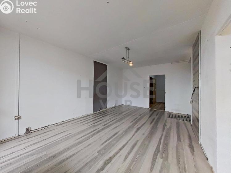 Prodej bytu 3+1 Praha, U jezera č. 16