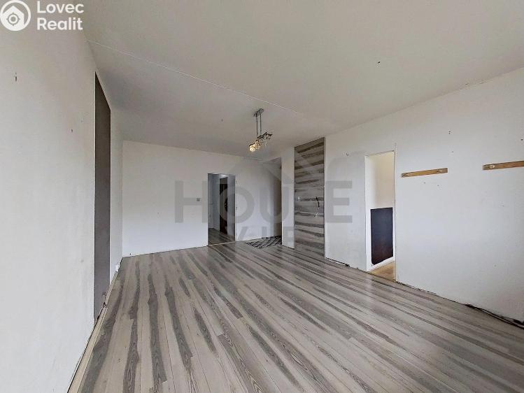 Prodej bytu 3+1 Praha, U jezera č. 17