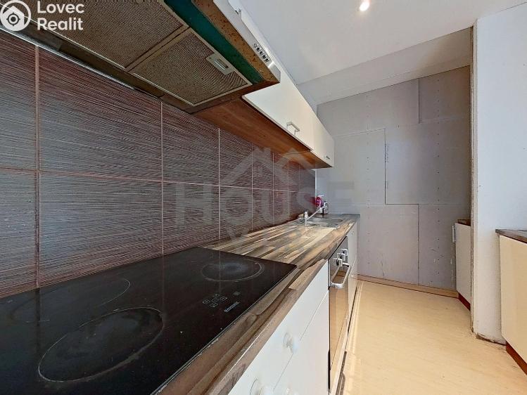 Prodej bytu 3+1 Praha, U jezera č. 18