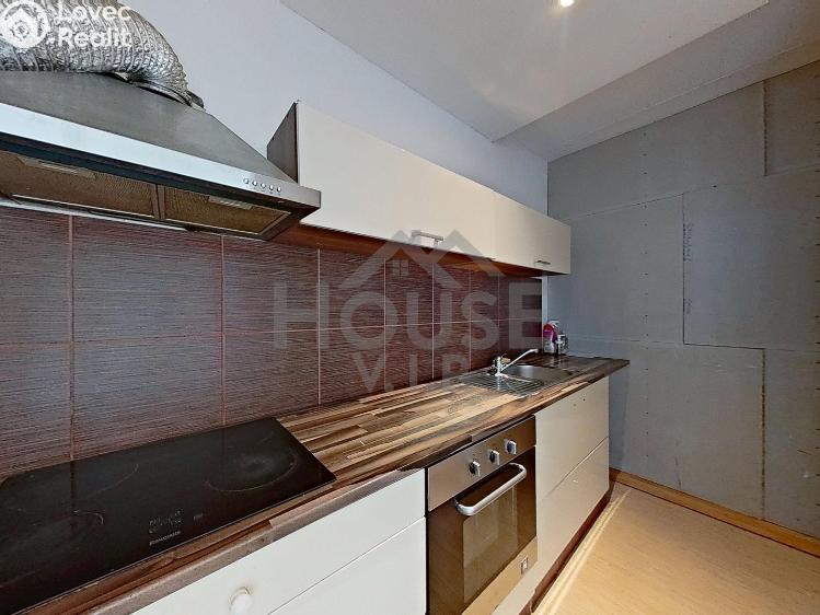 Prodej bytu 3+1 Praha, U jezera č. 19