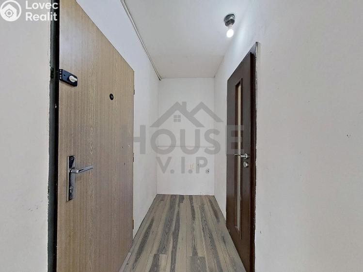 Prodej bytu 3+1 Praha, U jezera č. 25