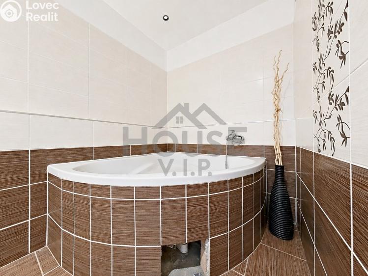 Prodej bytu 3+1 Praha, U jezera č. 26