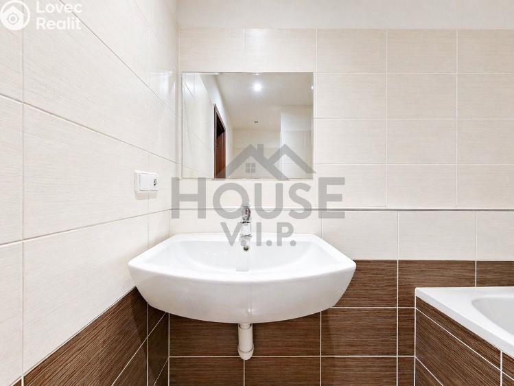 Prodej bytu 3+1 Praha, U jezera č. 27