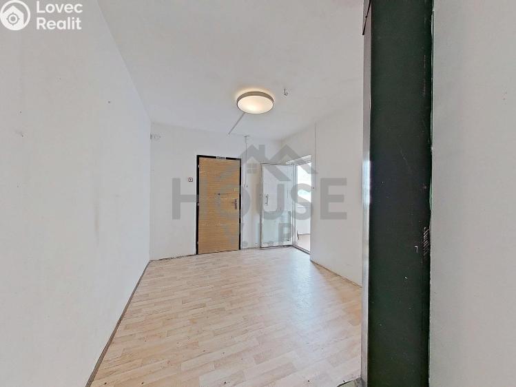 Prodej bytu 3+1 Praha, U jezera č. 30