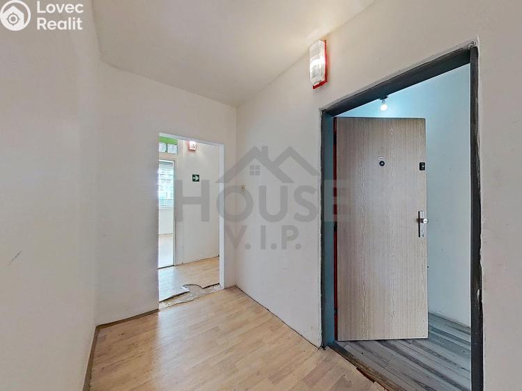 Prodej bytu 3+1 Praha, U jezera č. 33