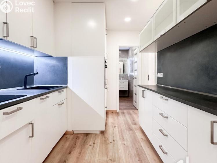 Pronájem bytu 3+1 Praha, Mládeže č. 8