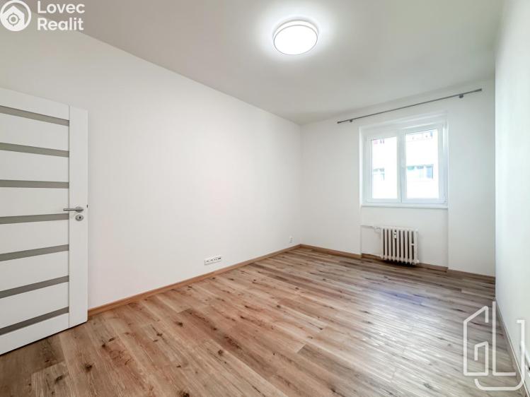 Pronájem bytu 3+1 Praha, Mládeže č. 12