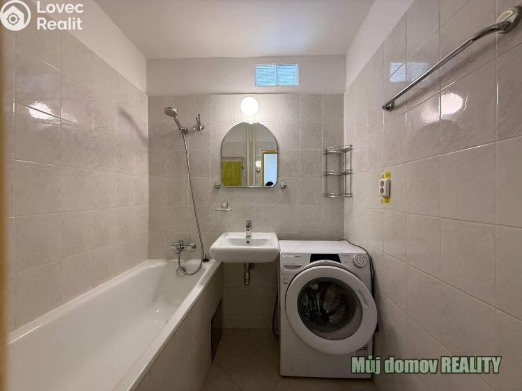 Pronájem bytu 3+1 Praha, Hledíková č. 13