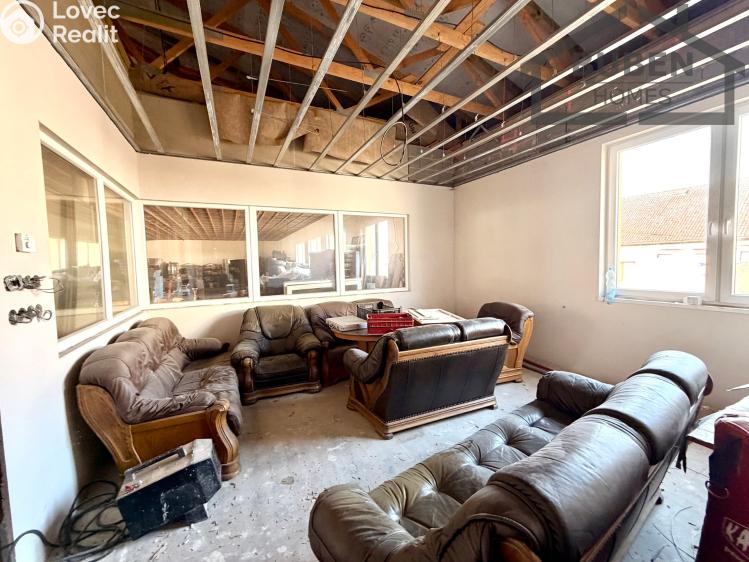 Prodej obchodního prostoru Planá č. 6