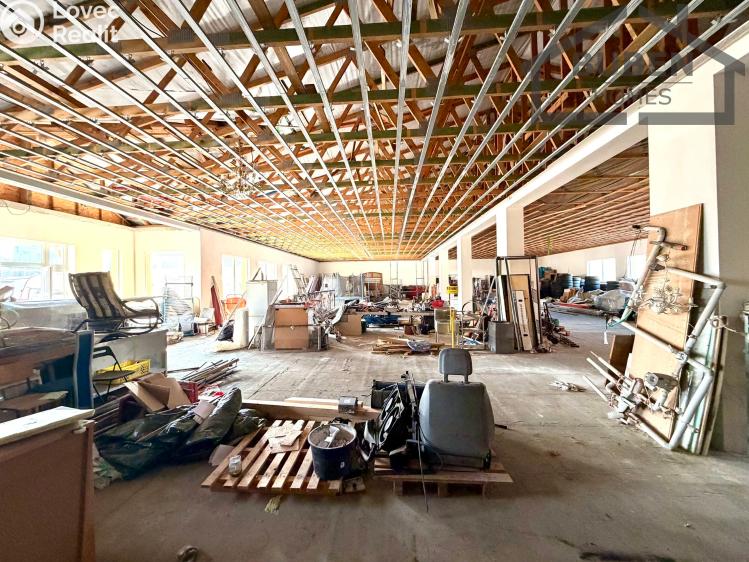 Prodej obchodního prostoru Planá č. 18